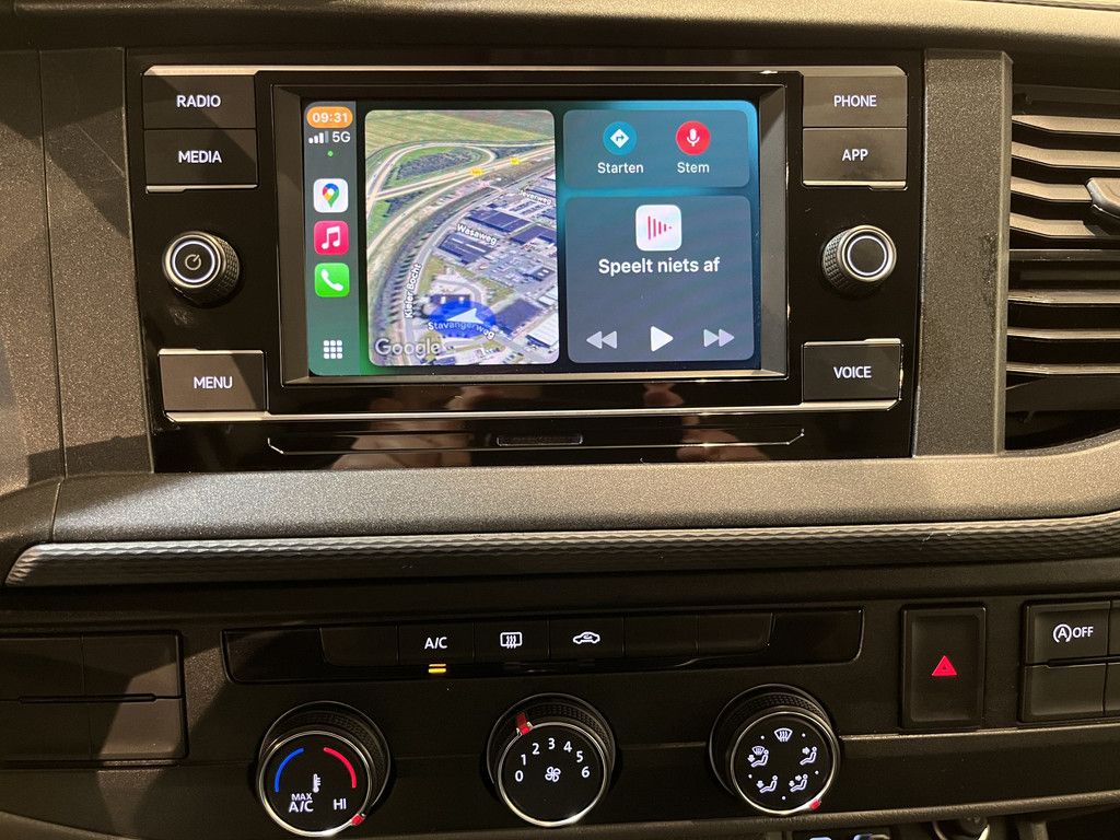 Volkswagen Transporter 2.0 TDI L1H1 150 PK 4Motion 4x4 / Servicebus / Sortimo Inrichting / Euro 6 / Airco / 220V. / Cruise Control / Trekhaak / Camera / CarPlay