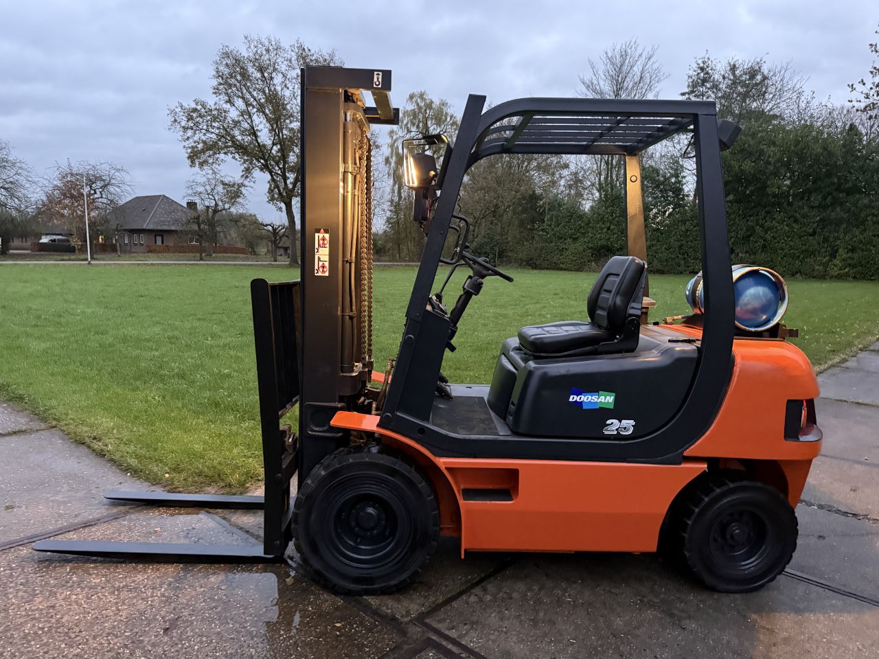 Doosan 2,5 tonner LPG heftruck automaat verlichting