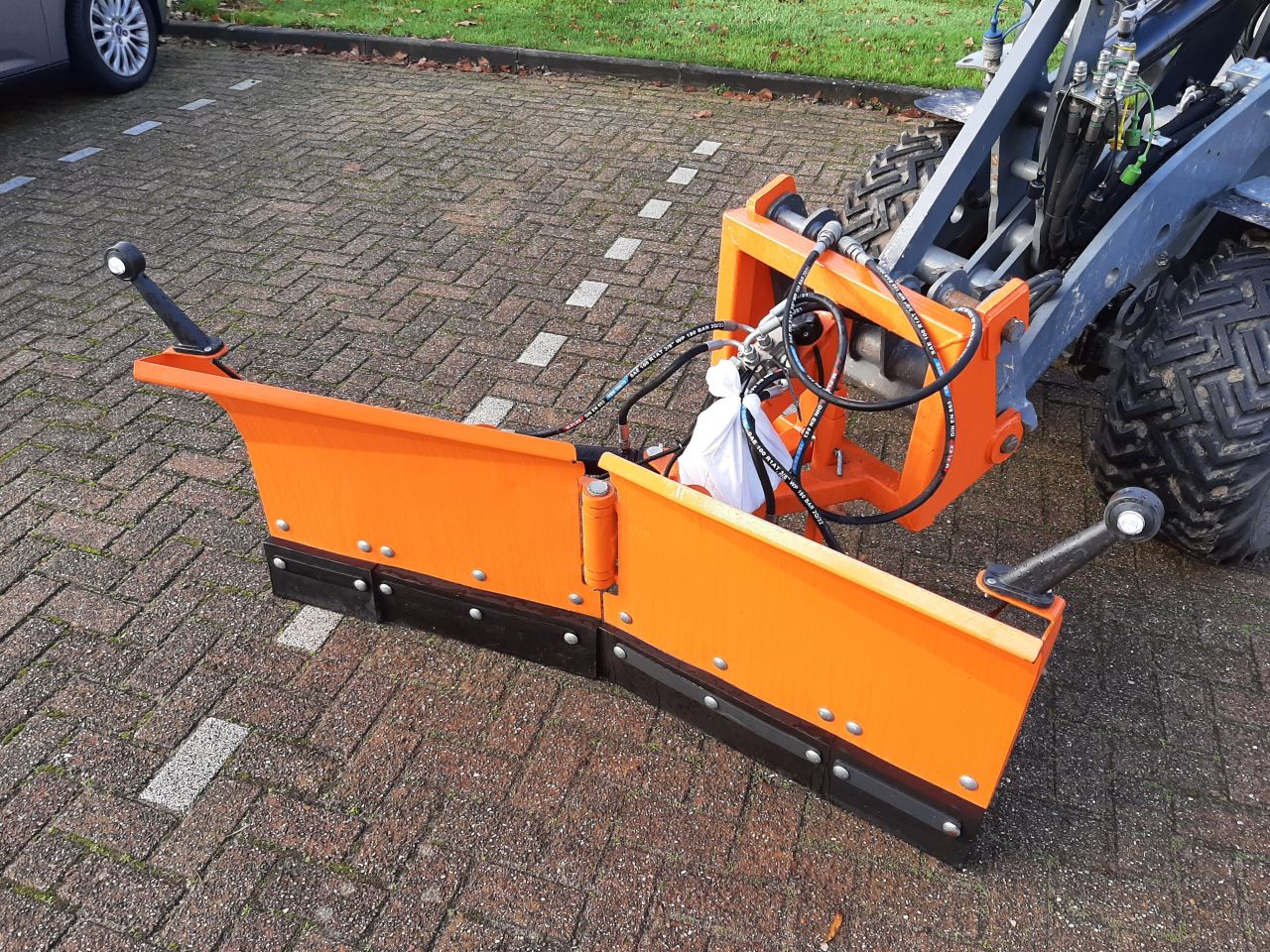 Sneeuwschuif 1,52m GiANT shovel / kniklader aansluiting V-model