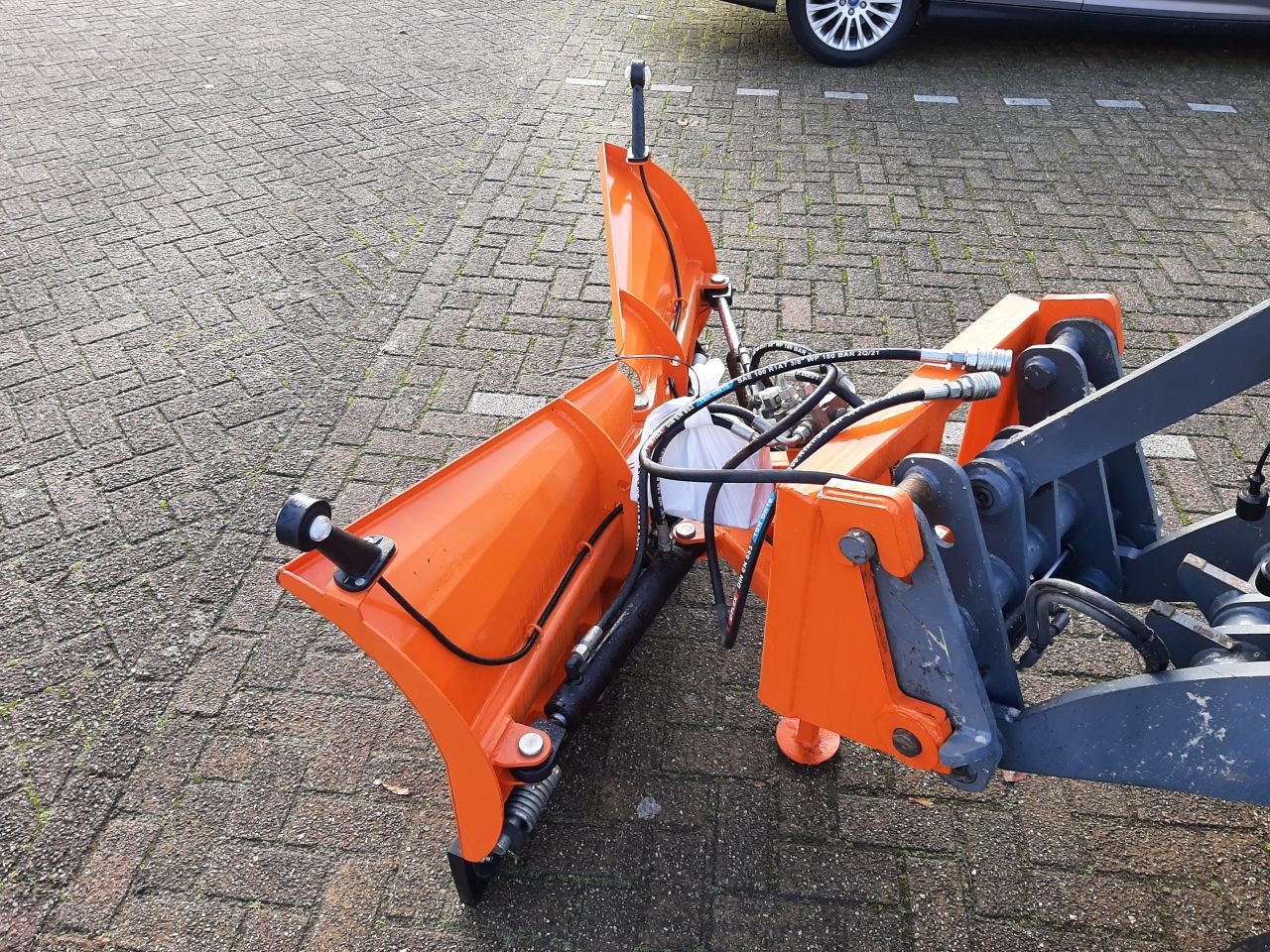 Sneeuwschuif 1,52m GiANT shovel / kniklader aansluiting V-model