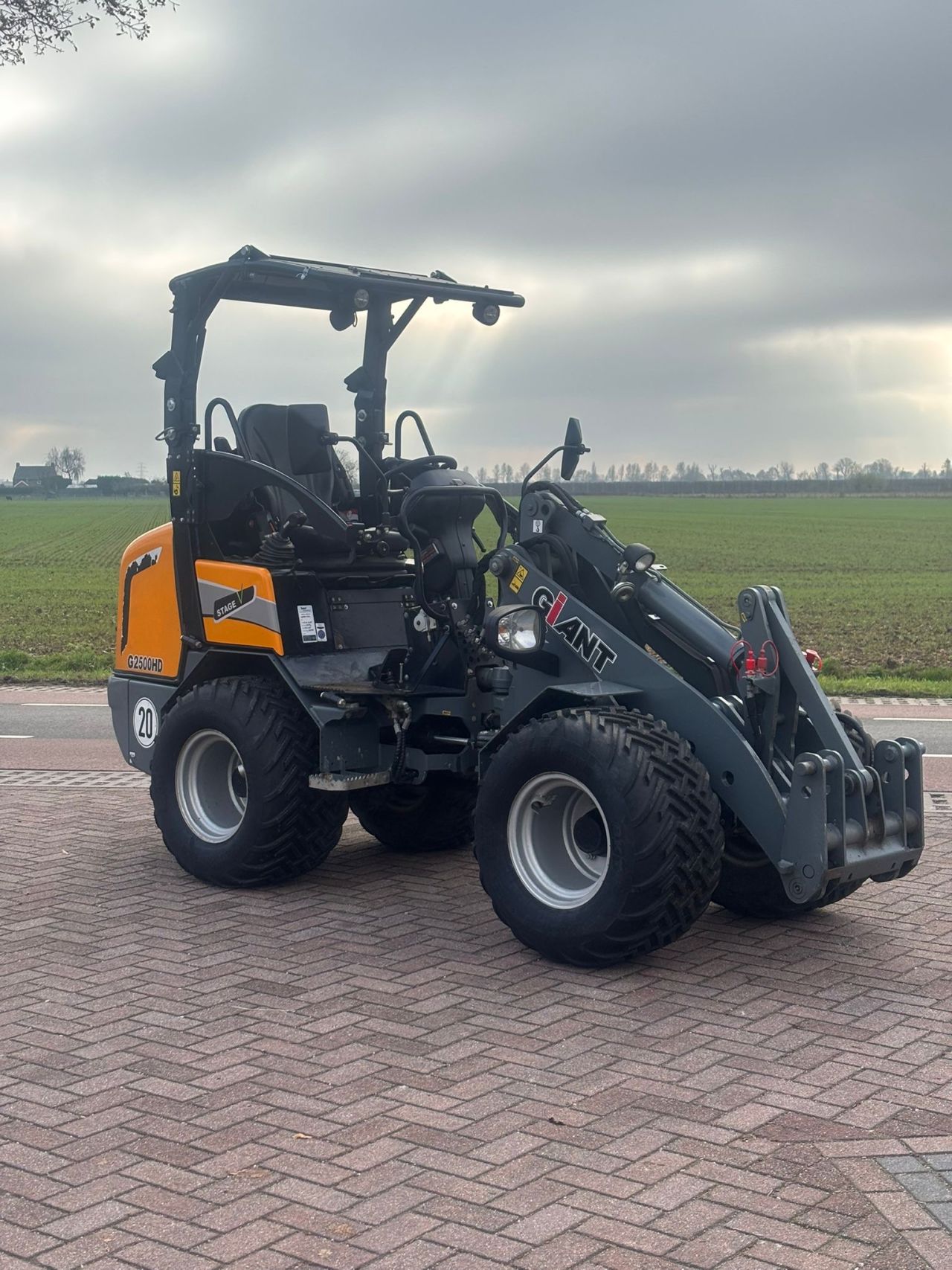 Giant g2500 extra HD pro inching ( 350 uur )