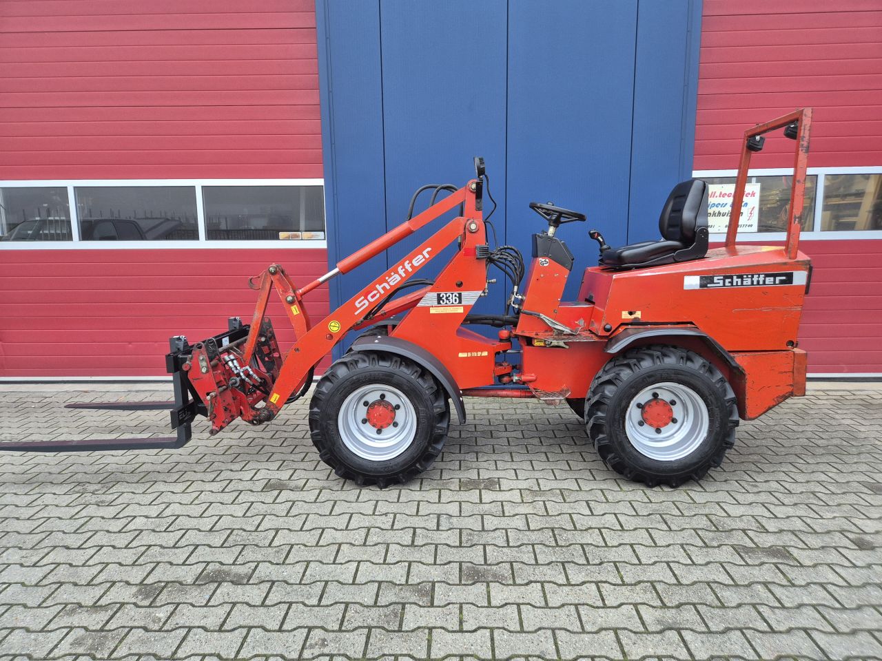 SCHAFFER 336 SHOVEL 36PK KUBOTA MET KENTEKEN