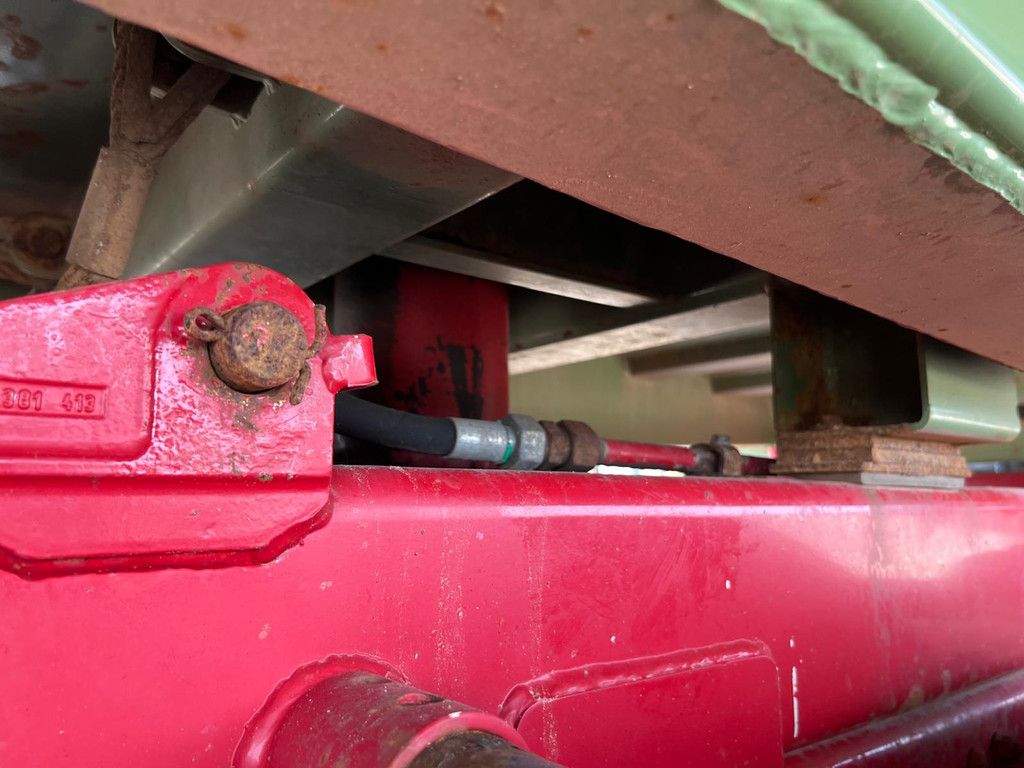 MAN TGA 26.480 6x4 tipper + HMF crane