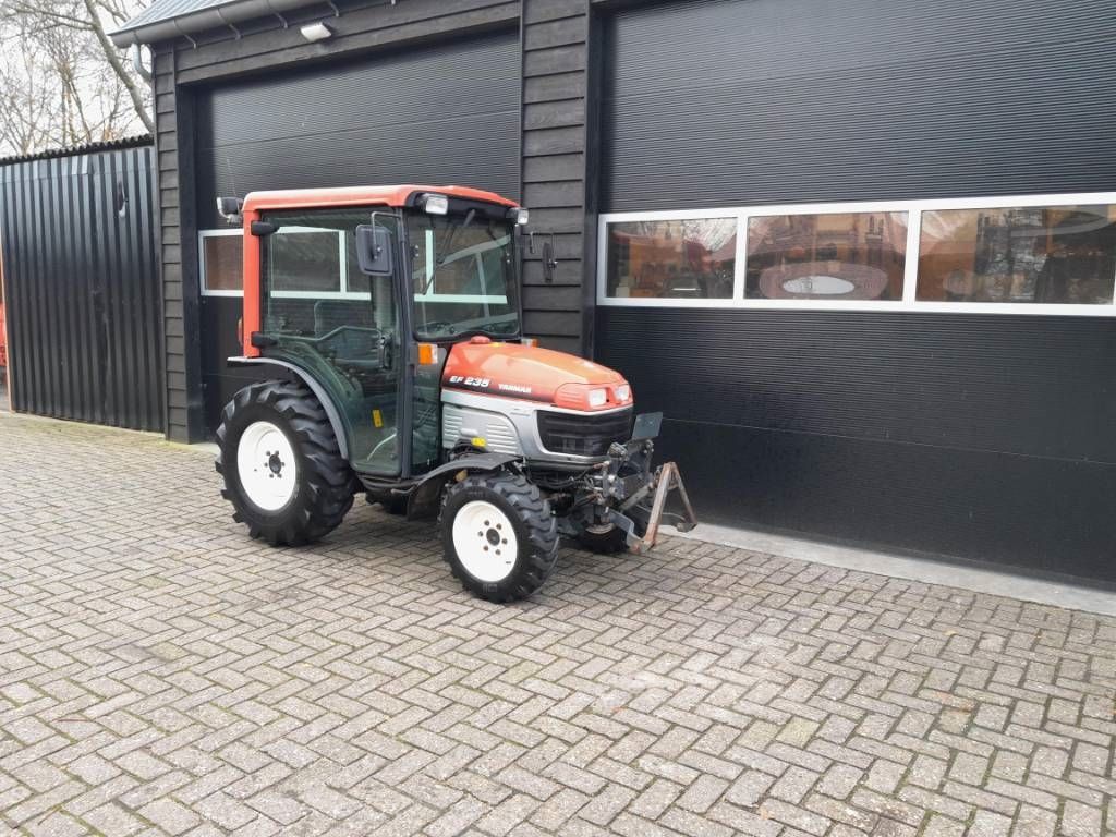 Yanmar EF 235 HST Hydrostaat - midi trekker - 30km/h