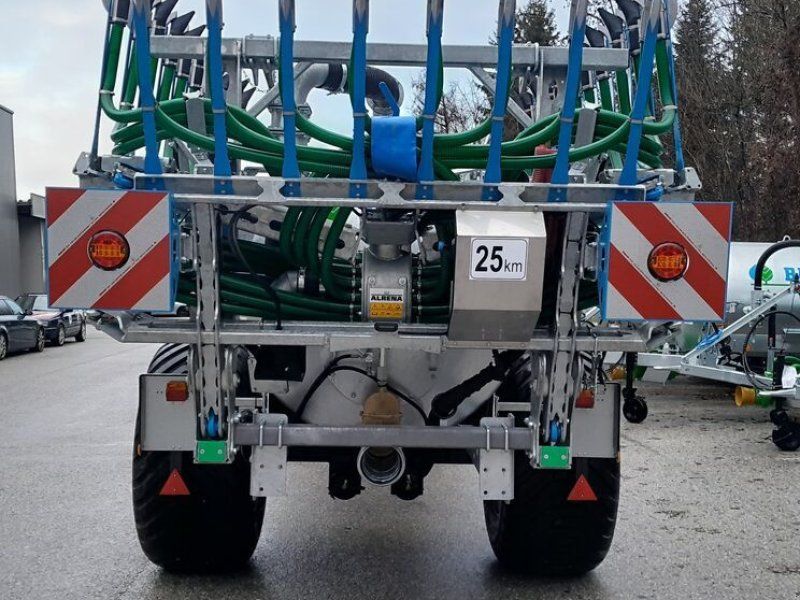 Bauer Vakuumfass V 63 mit Bomech Schleppschuhverteiler