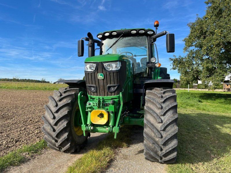 John Deere 6215R