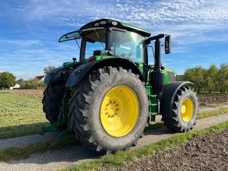 John Deere 6215R