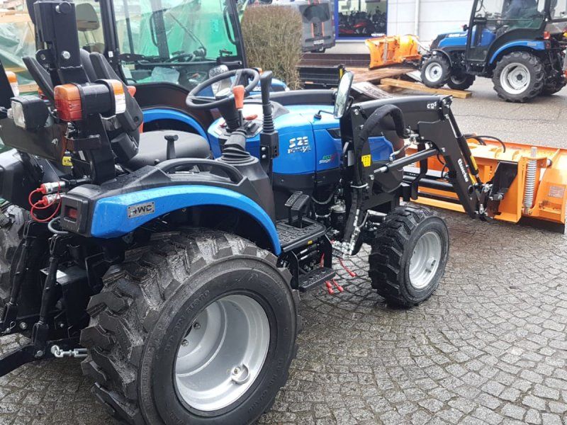 Solis 26 9+9 + Alö Quicke C12s Frontlader + Schneeräumschild + Straßen