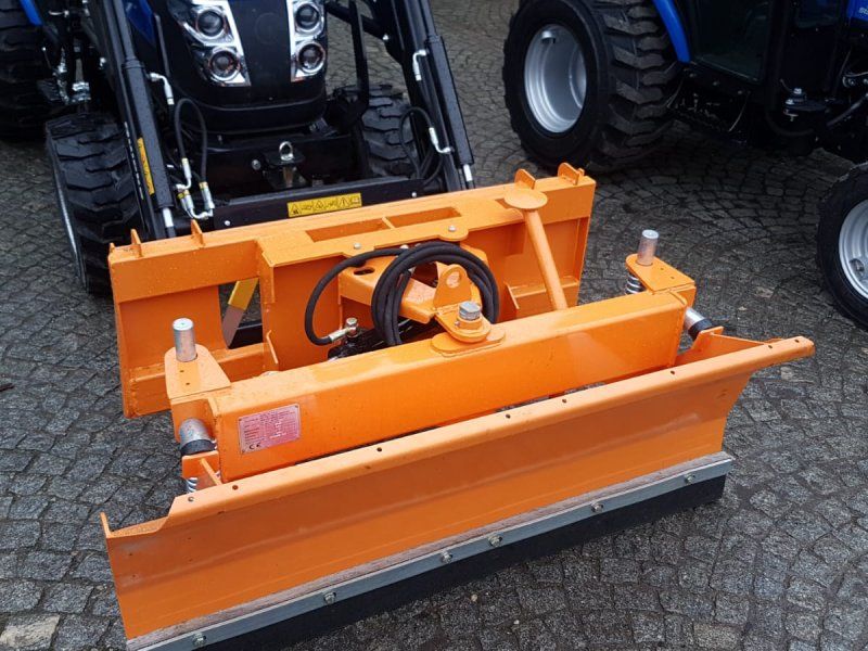 Solis 26 9+9 + Alö Quicke C12s Frontlader + Schneeräumschild + Straßen