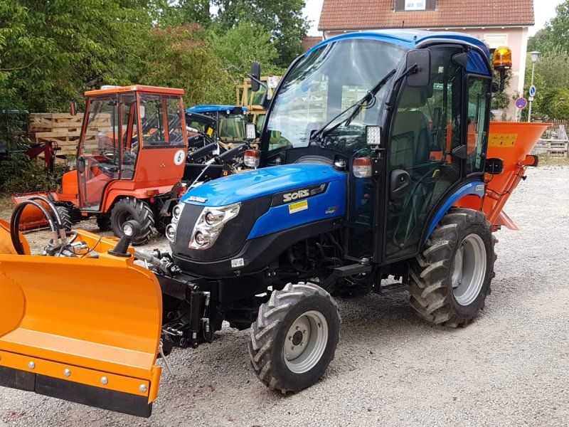 Solis 26 HST + Kabine + V-Pflug Schneeschild + Salzstreuer + Zulassung