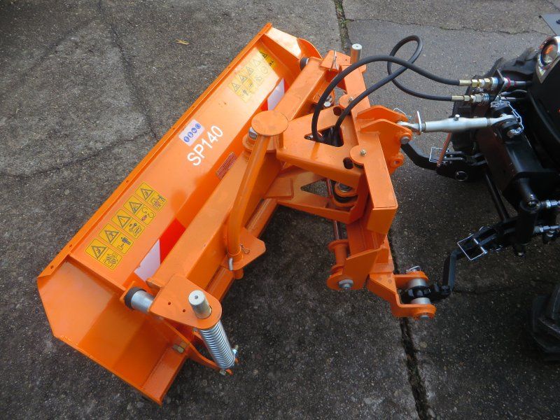 Solis 26 + Winterdienstpaket (Schneeräumschild & Salzstreuer) Aktion N