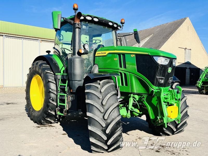 John Deere 6R 250