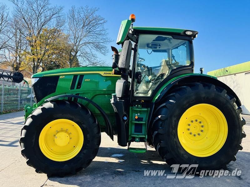 John Deere 6R 250