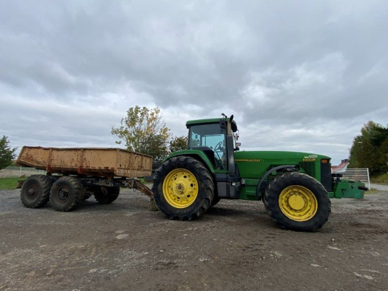 John Deere 8200 mit Muldenkipper