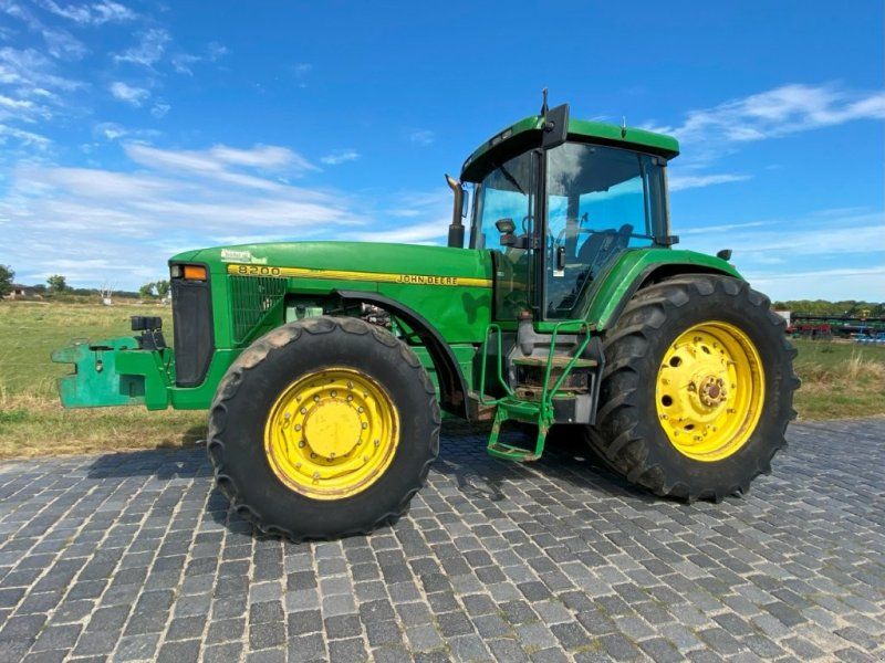John Deere 8200 mit Muldenkipper