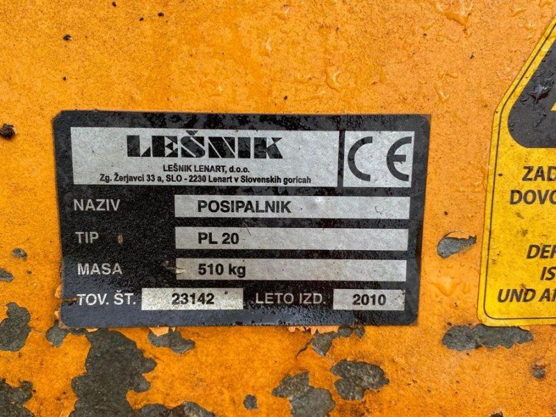 Lesnik Splittstreuer 1300L(er Splittstreuer)