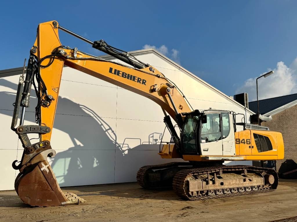 Liebherr R946LC - Hammer Lines / Quick Coupler