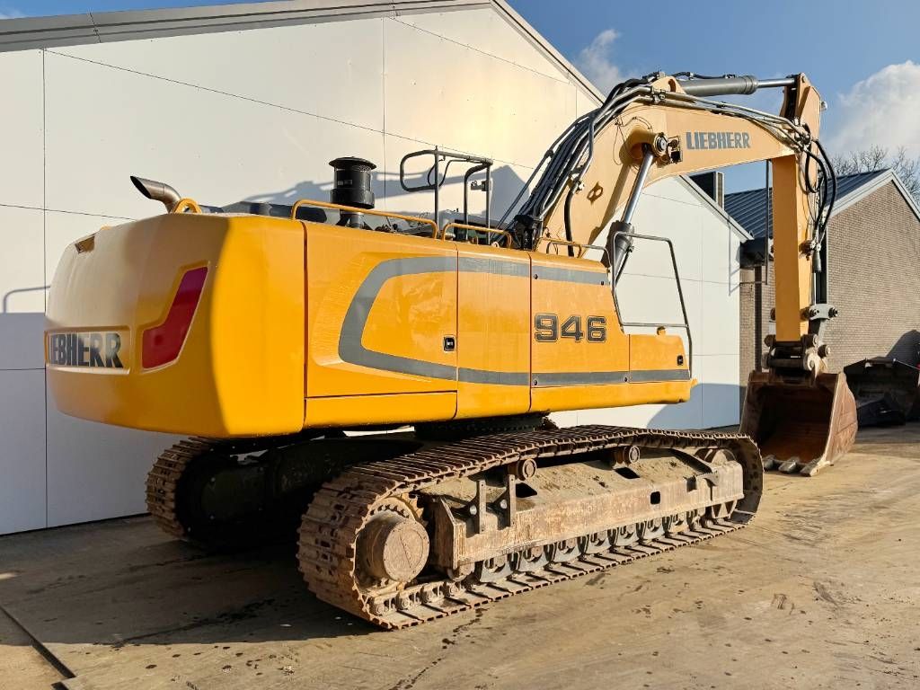 Liebherr R946LC - Hammer Lines / Quick Coupler