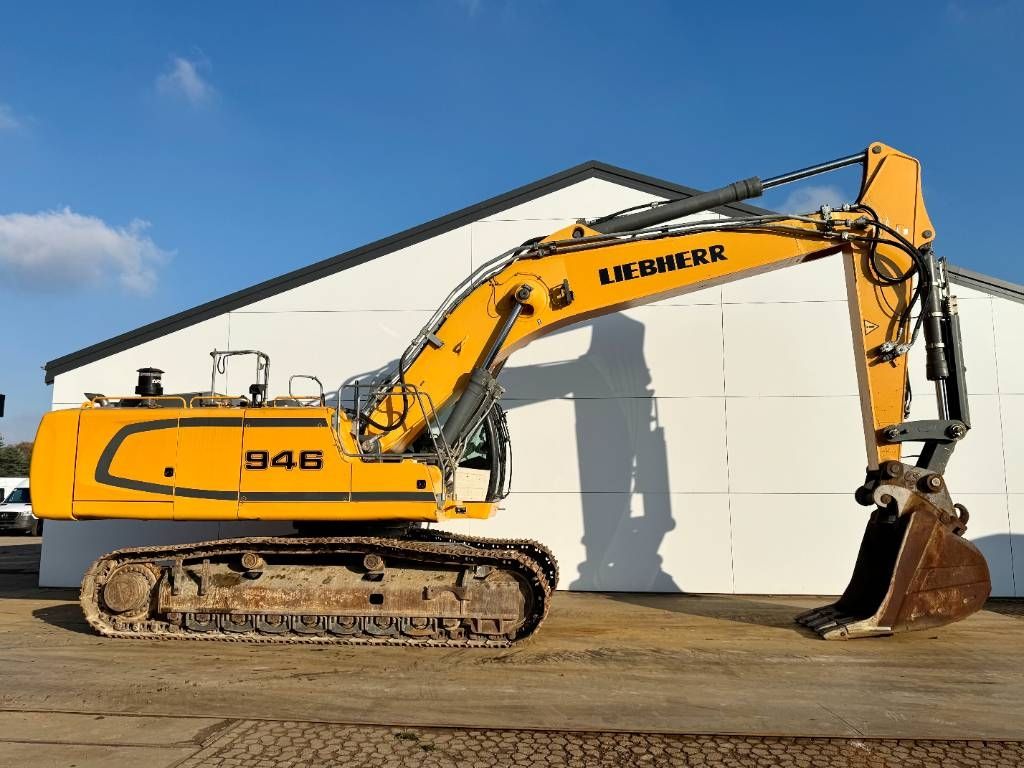 Liebherr R946LC - Hammer Lines / Quick Coupler