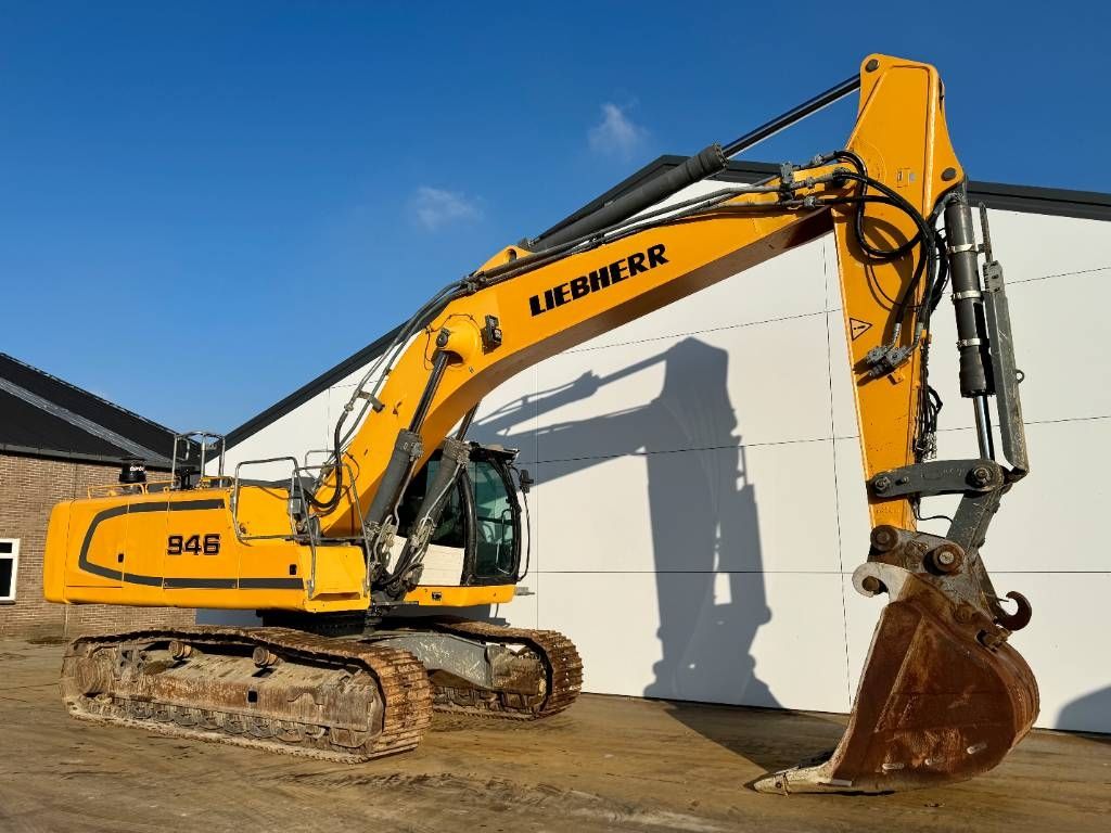 Liebherr R946LC - Hammer Lines / Quick Coupler