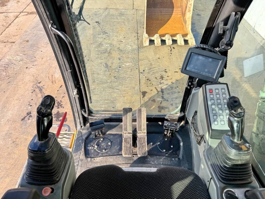 Liebherr R946LC - Hammer Lines / Quick Coupler