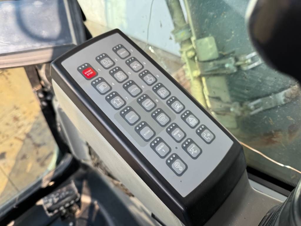 Liebherr R946LC - Hammer Lines / Quick Coupler