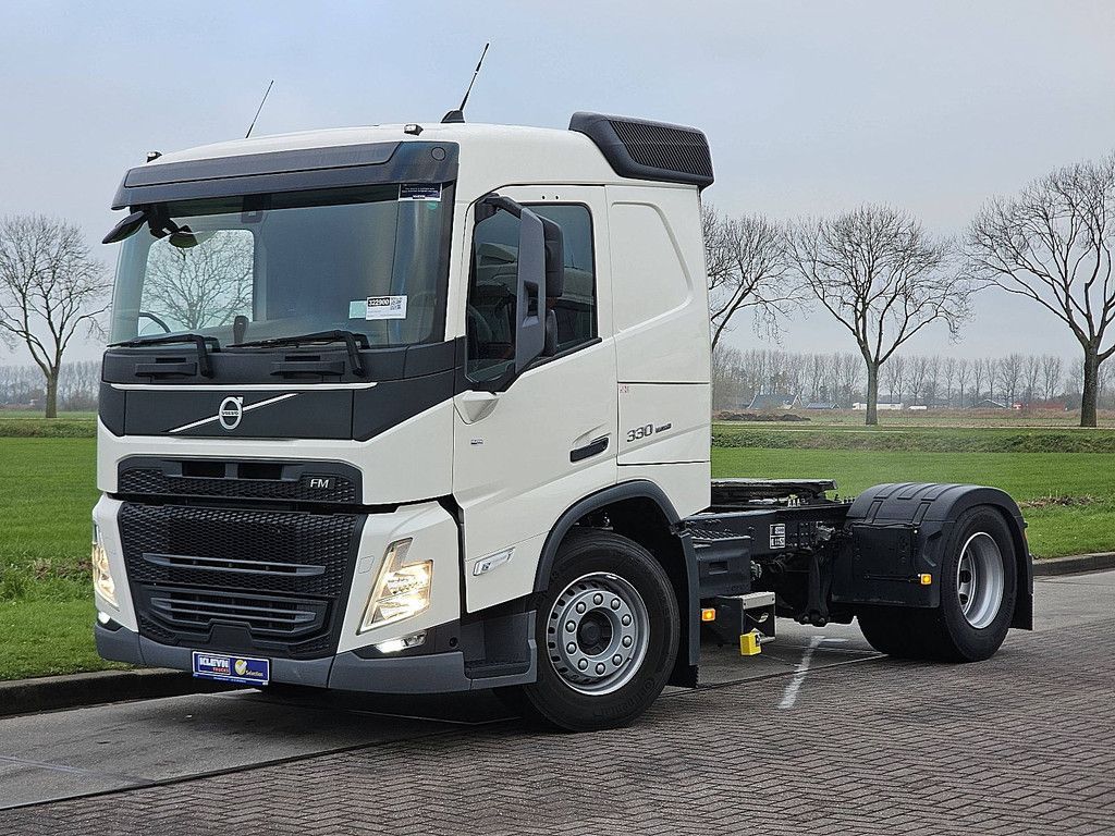 VOLVO FM 330 3077 km like new!!
