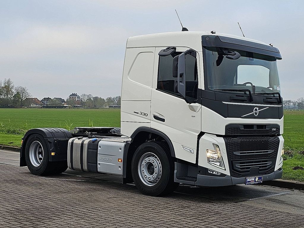VOLVO FM 330 3077 km like new!!