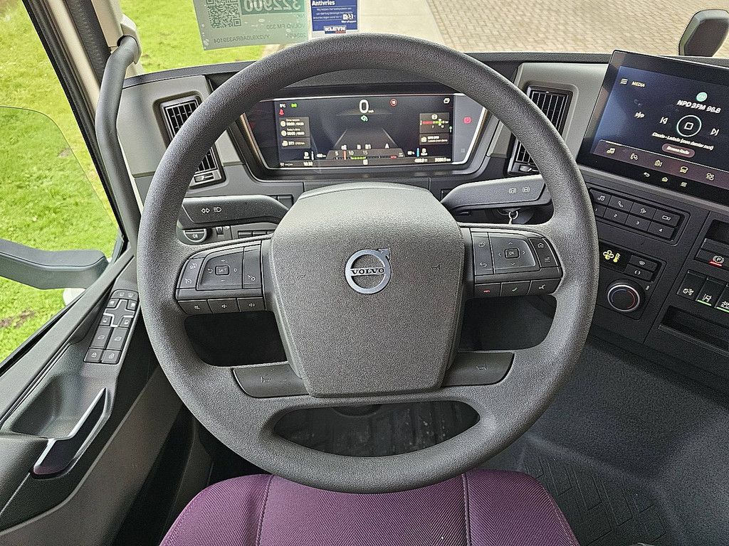 VOLVO FM 330 3077 km like new!!