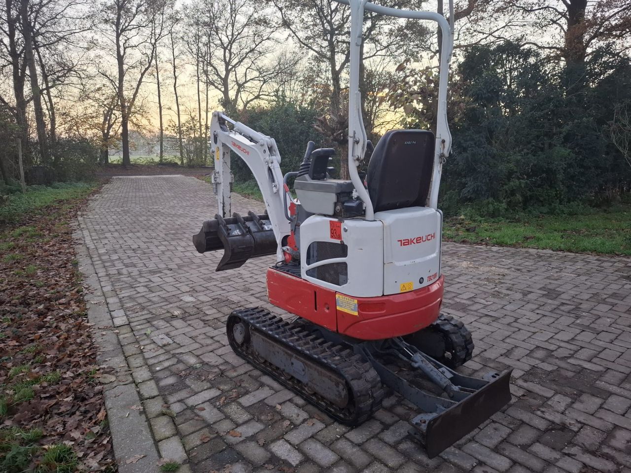 Takeuchi TB210R | bj2016 | 1600uur | 3 bakken