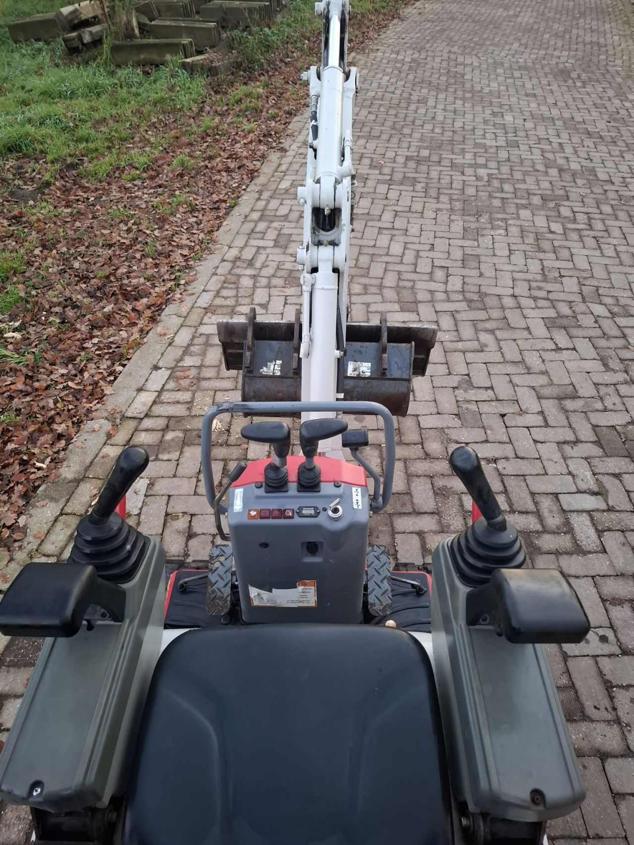 Takeuchi TB210R | bj2016 | 1600uur | 3 bakken