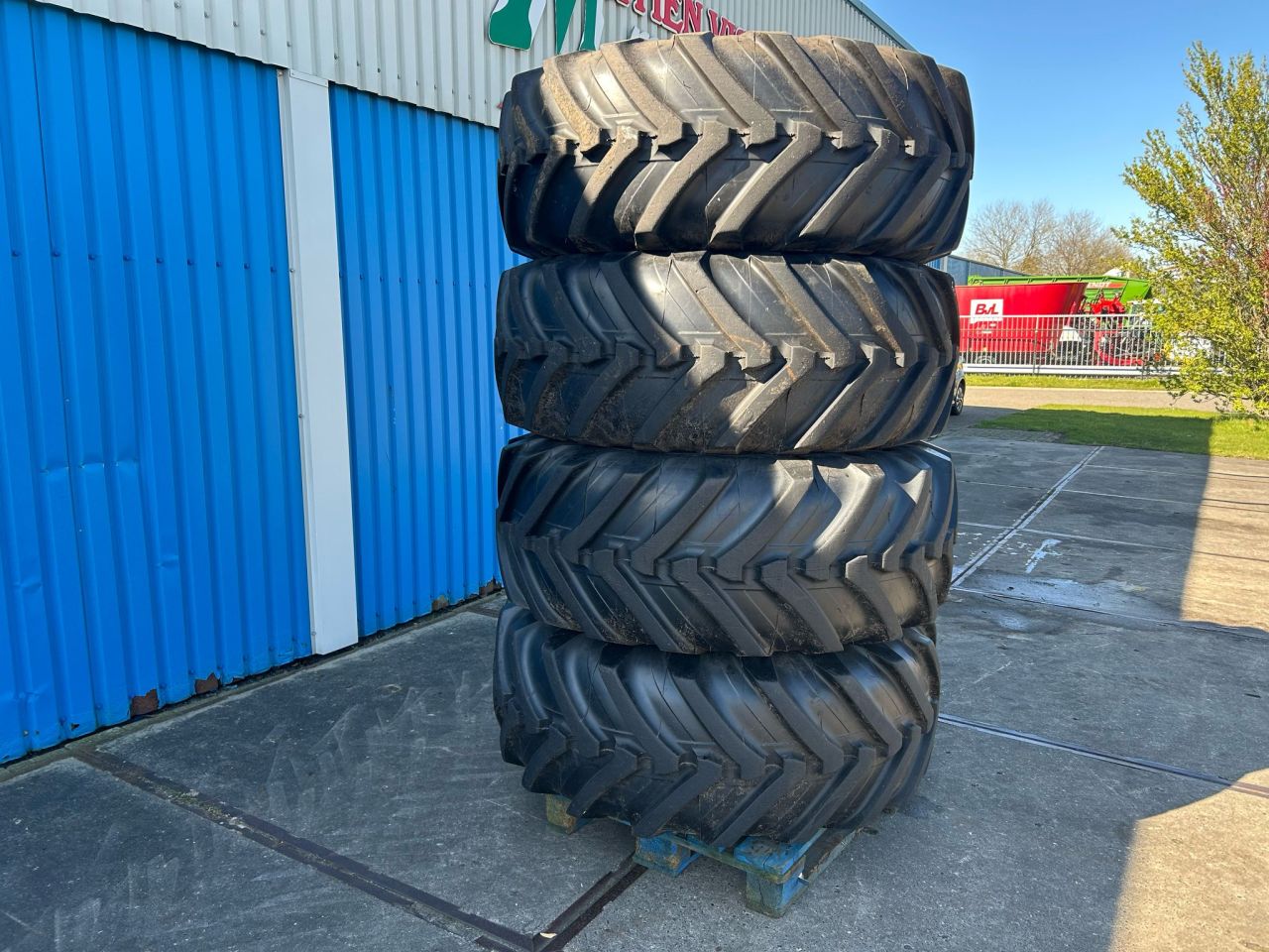 4x Michelin 480/80R26 XMCL op 12 gaats JCB velgen