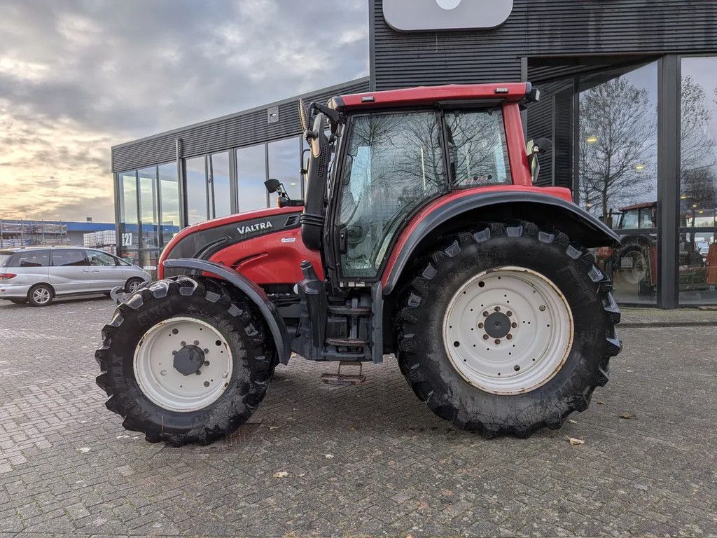 Valtra N142 N142