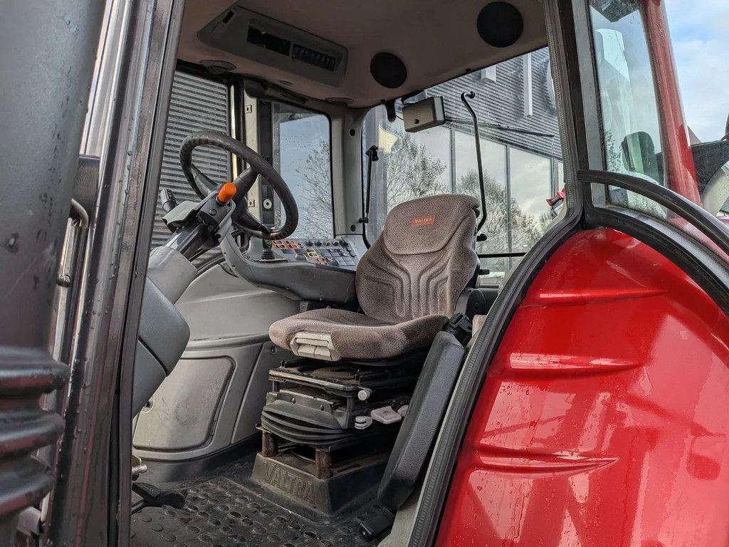 Valtra N142 N142