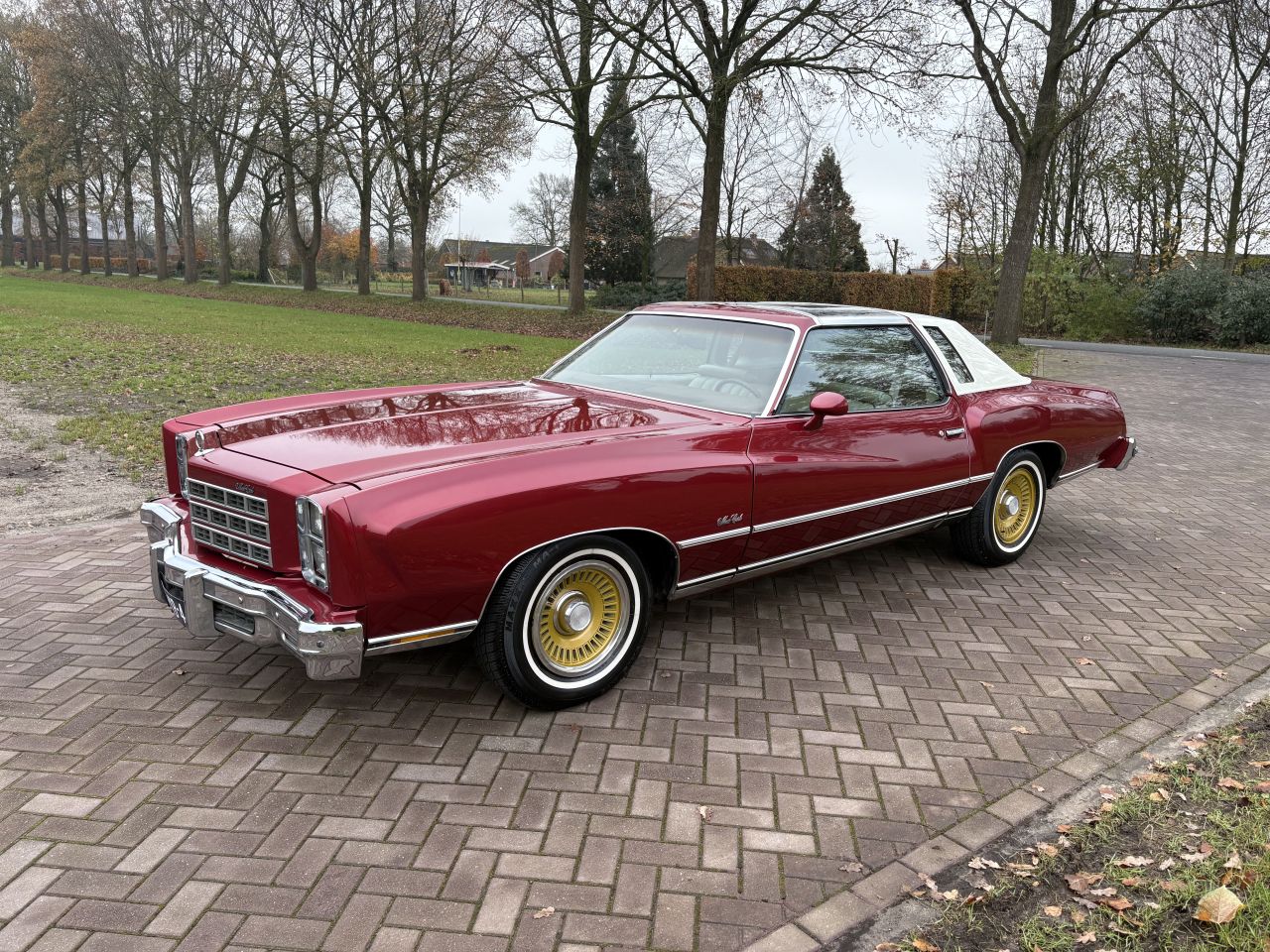 CHEVROLET MONTE CARLO v 8