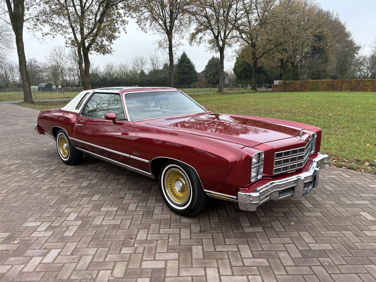 CHEVROLET MONTE CARLO v 8