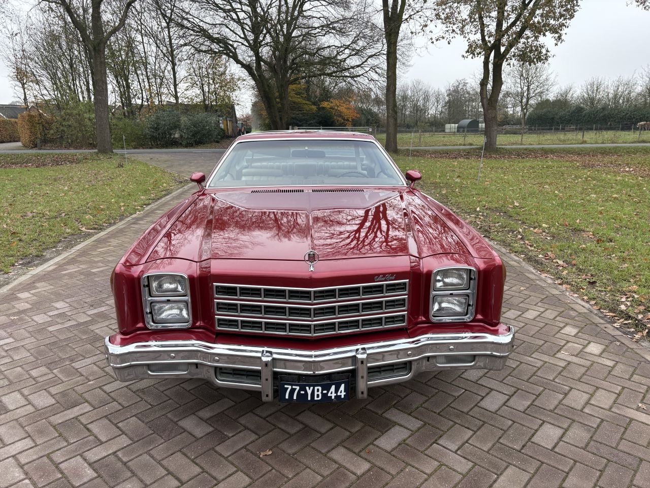 CHEVROLET MONTE CARLO v 8