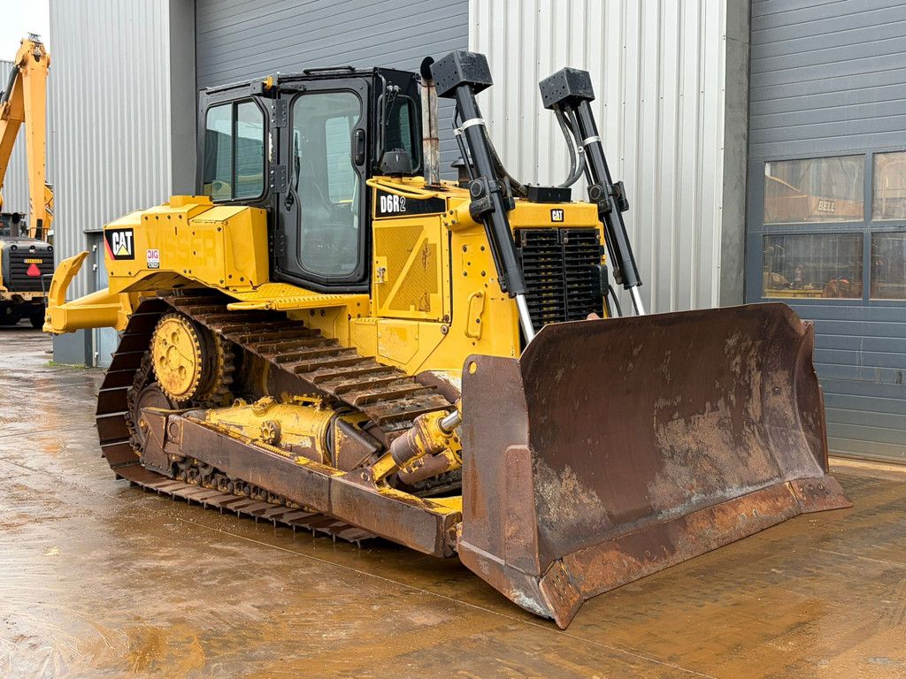 Caterpillar D6R2