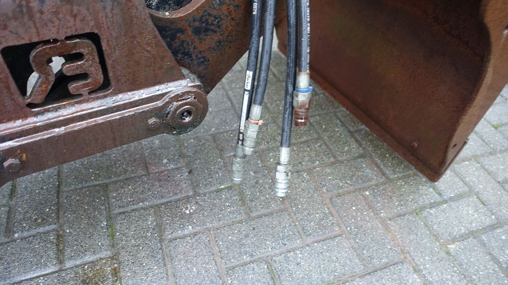 Bakker Knijper met Hiab rotator 80Cm