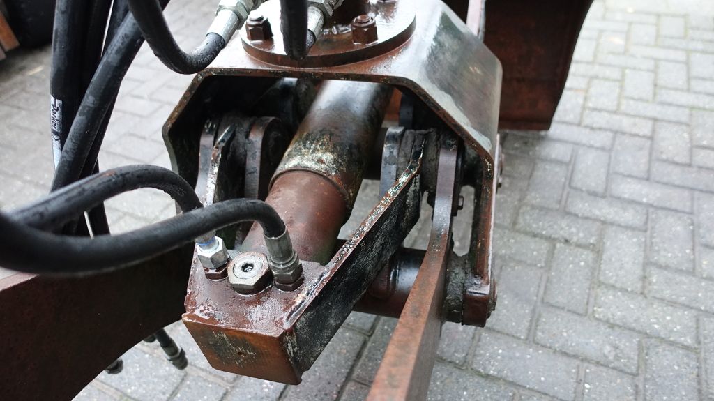 Bakker Knijper met Hiab rotator 80Cm