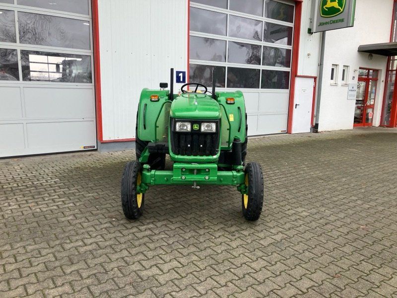 John Deere 5055E