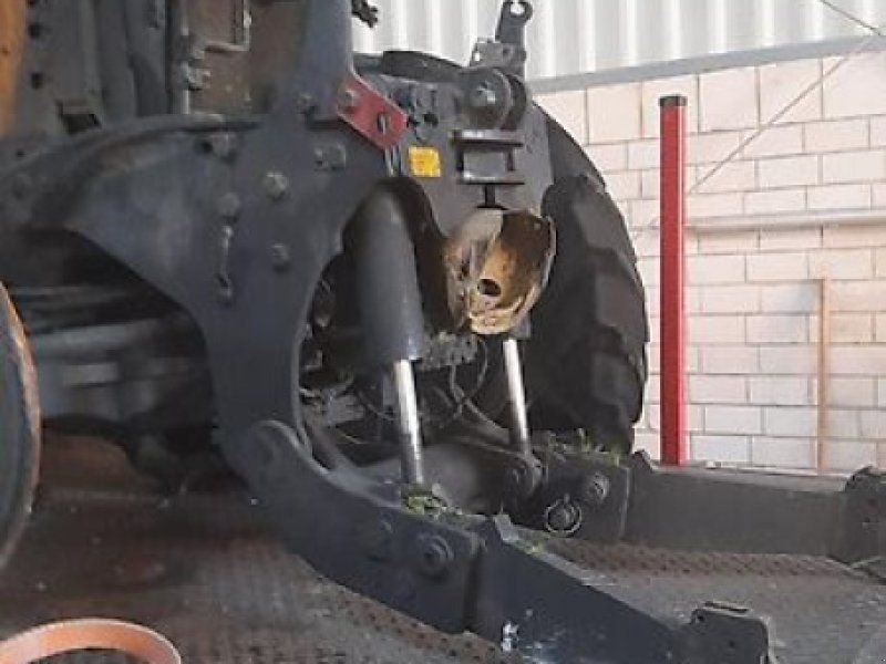 Case IH CVX 130 mit Frontzapfwelle.