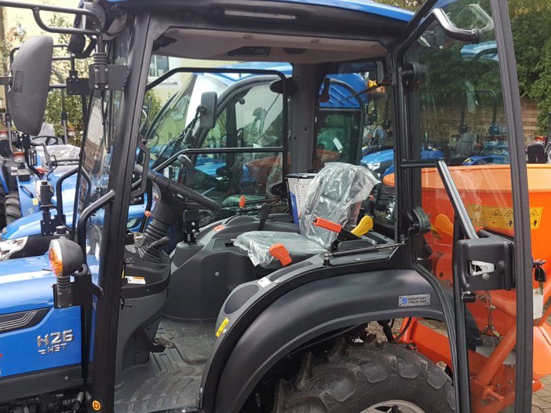 Solis 26 HST Kabine Winterpaket + Schneeräumschild + Salzstreuer + Str