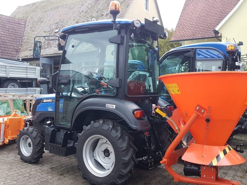 Solis 26 HST Kabine Winterpaket + Schneeräumschild + Salzstreuer + Str