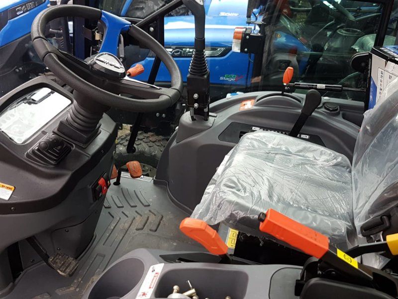 Solis 26 HST Kabine Winterpaket + Schneeräumschild + Salzstreuer + Str