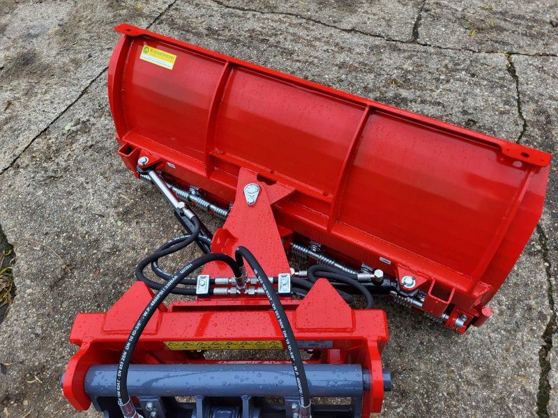 Toyo 836-III Kabine Kubota Motor + Werkzeug AKTION  Schneeschild