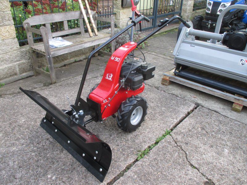 Eurosystems M90 mit Schneeräumschild 85 cm