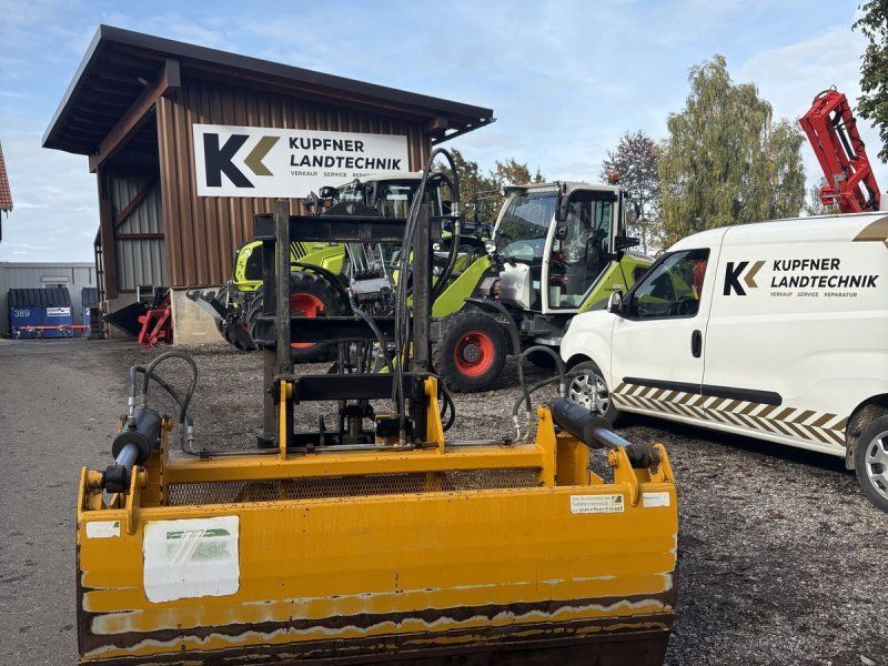 Bressel & Lade Hubgerüst mit Siloschneidgabel