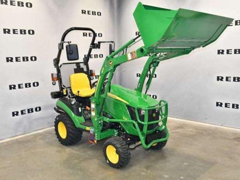 John Deere 1026R TRAKTOR