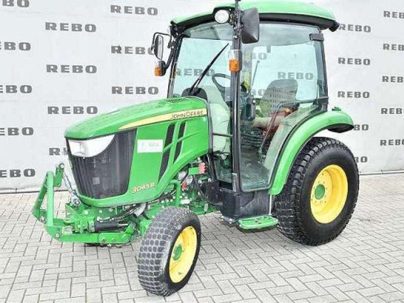 John Deere 3045R